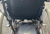 Silla de ruedas plegable con motor eléctrico desmontable