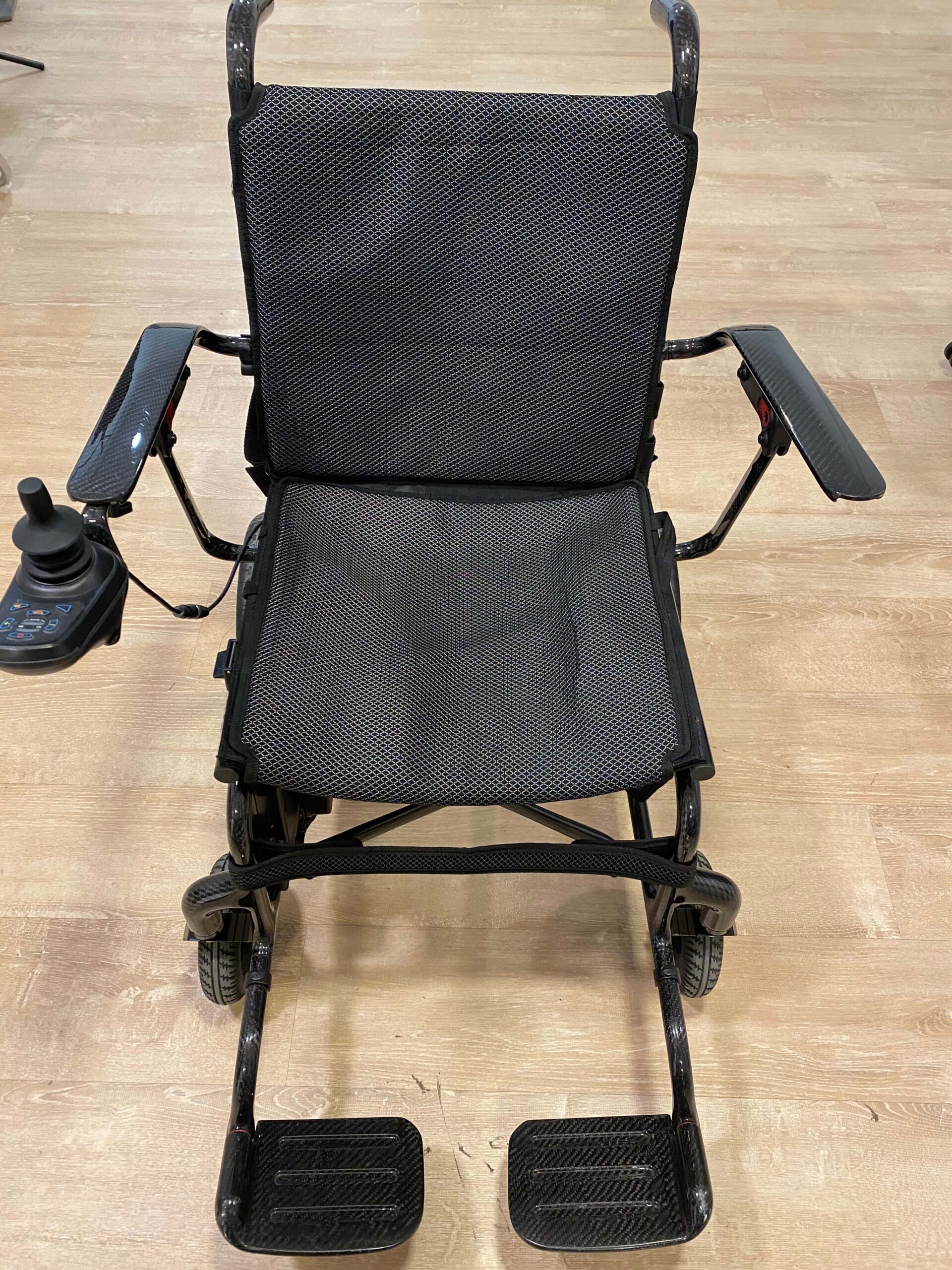 Silla de ruedas eléctrica de carbono seminueva