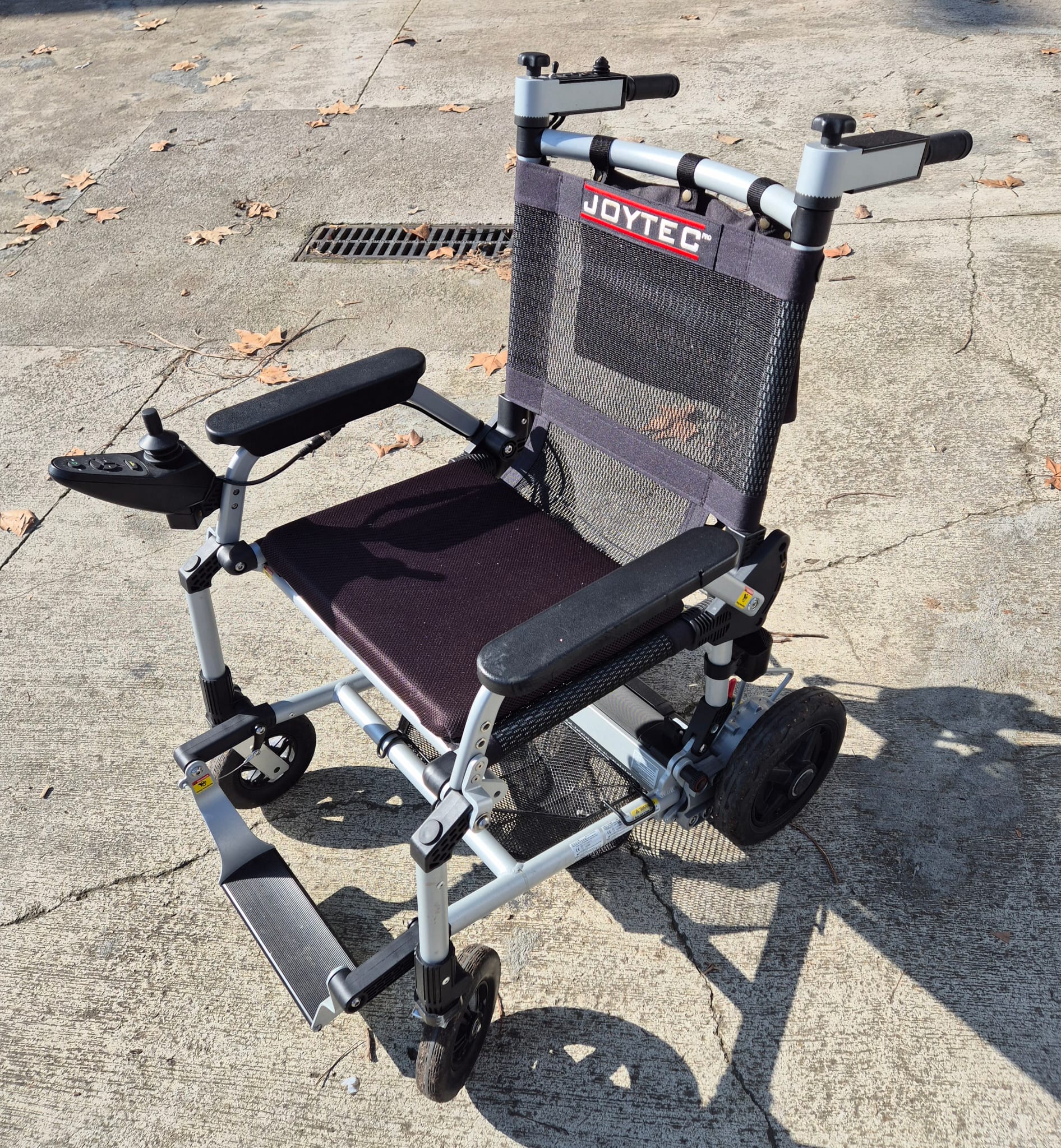 Silla de ruedas eléctrica plegable y ultraligera JOYTEC PRO seminueva