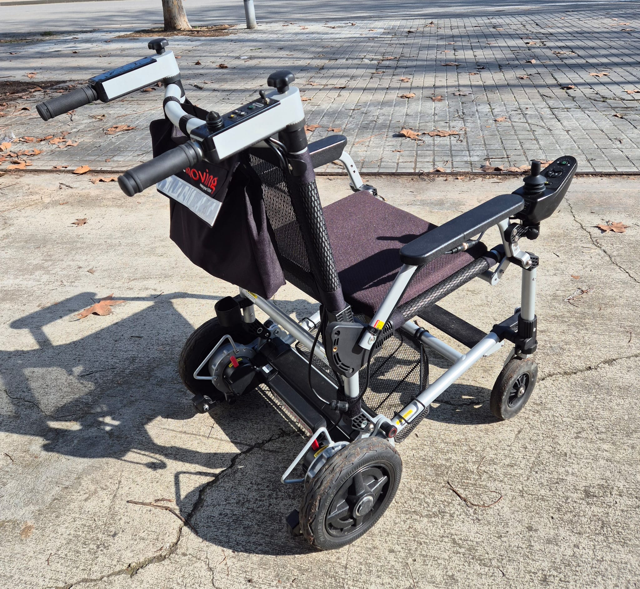 Silla de ruedas eléctrica plegable y ultraligera JOYTEC PRO seminueva