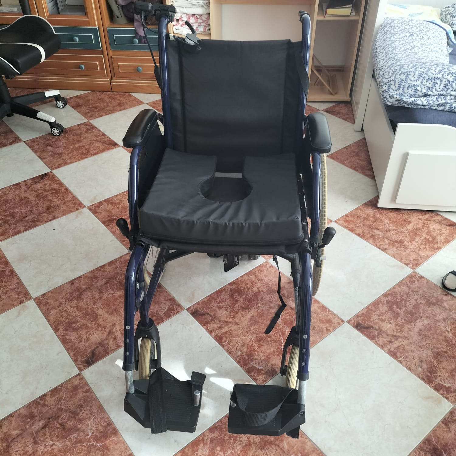 Silla de ruedas eléctrica con motor de ocasión