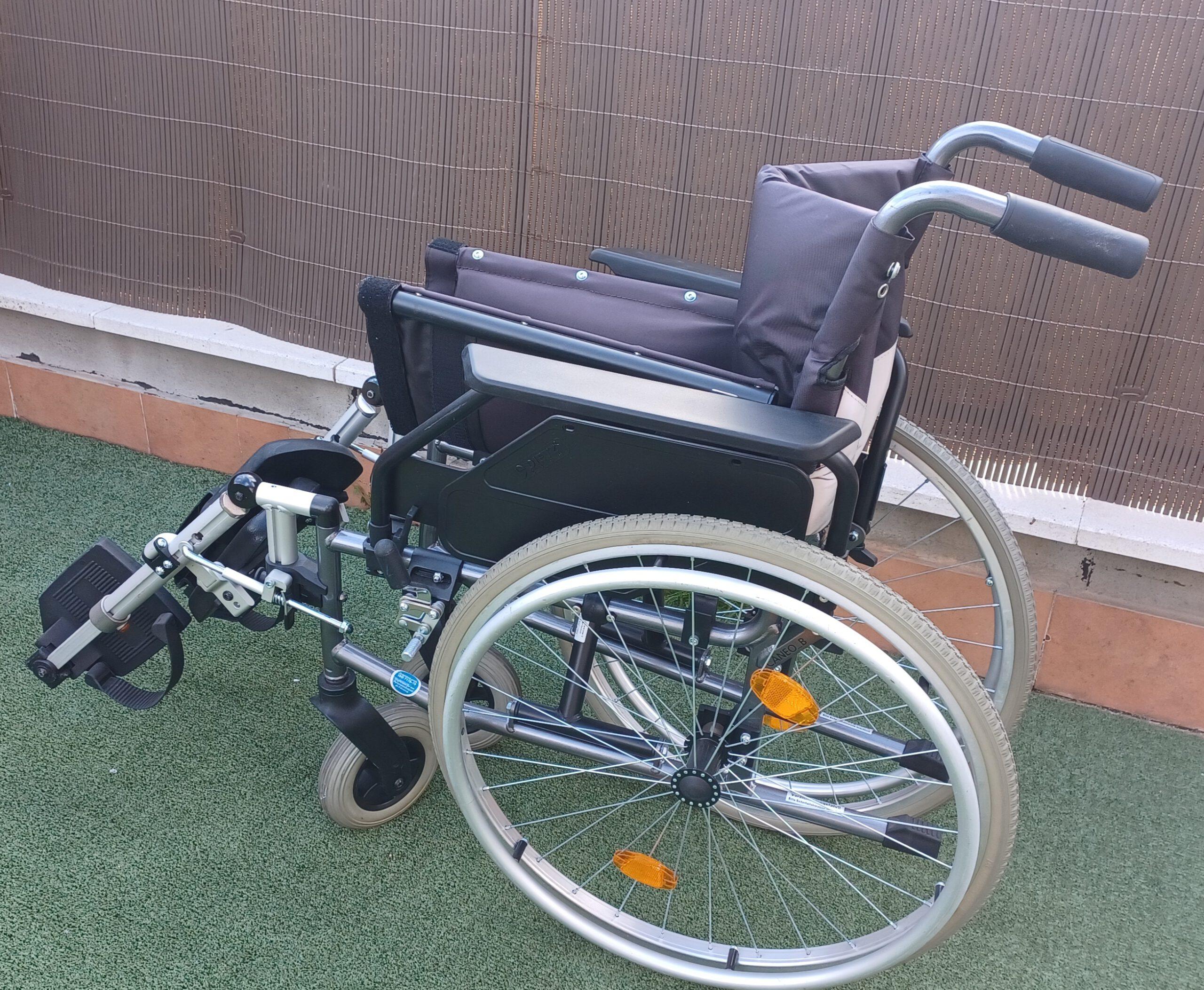 Silla de ruedas manual de segunda mano ligera y plegable