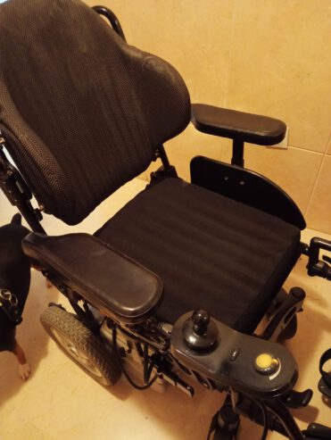 Silla eléctrica hasta 150Kg con respaldar ajustable.