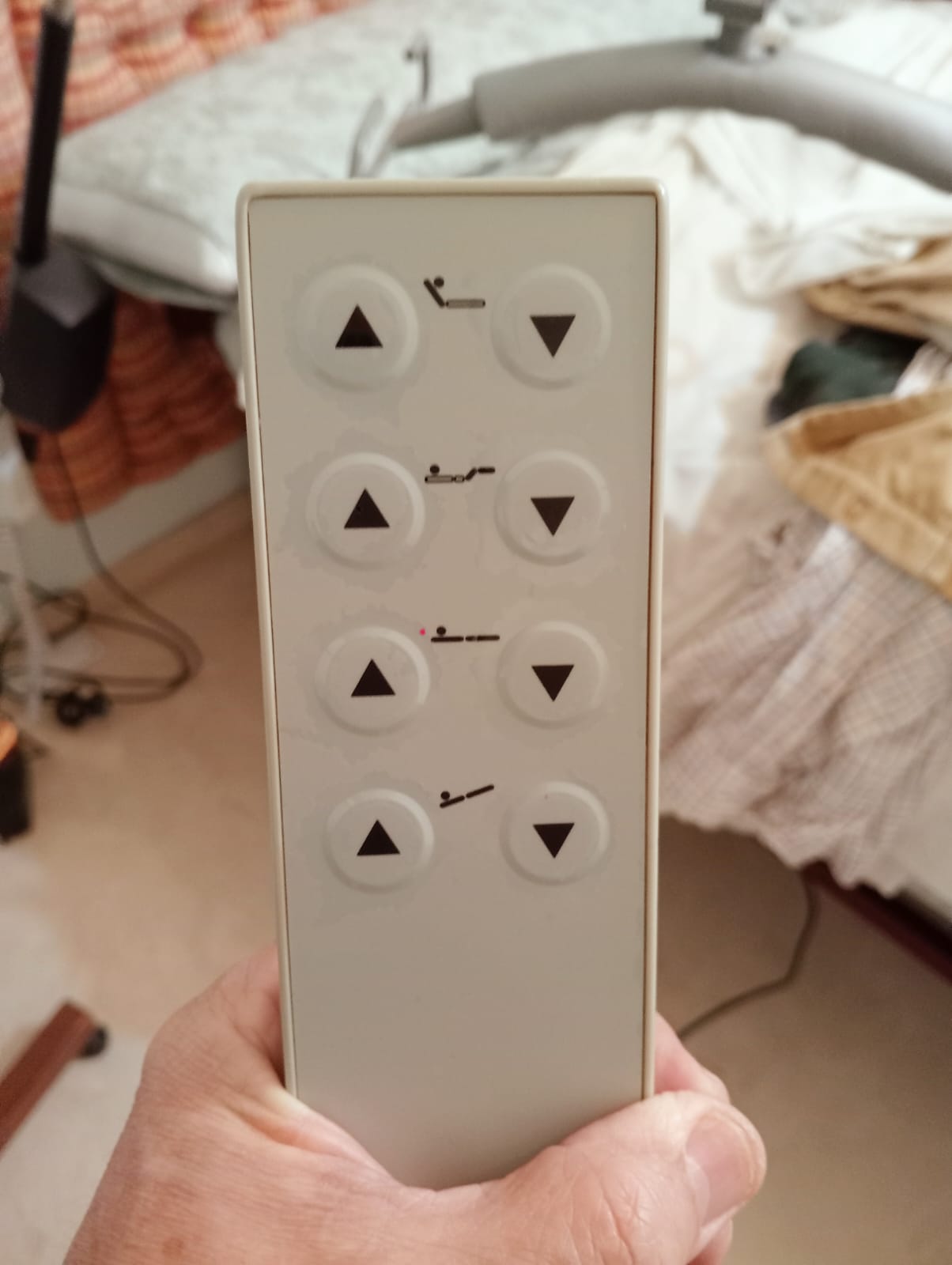 Cama articulada seminueva regulable vertical y horizontal con mando con colchón