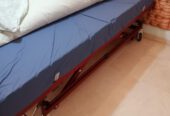 Cama articulada seminueva regulable vertical y horizontal con mando con colchón