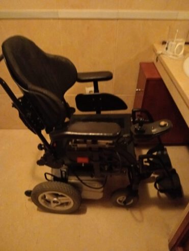 Silla eléctrica hasta 150Kg con respaldar ajustable.