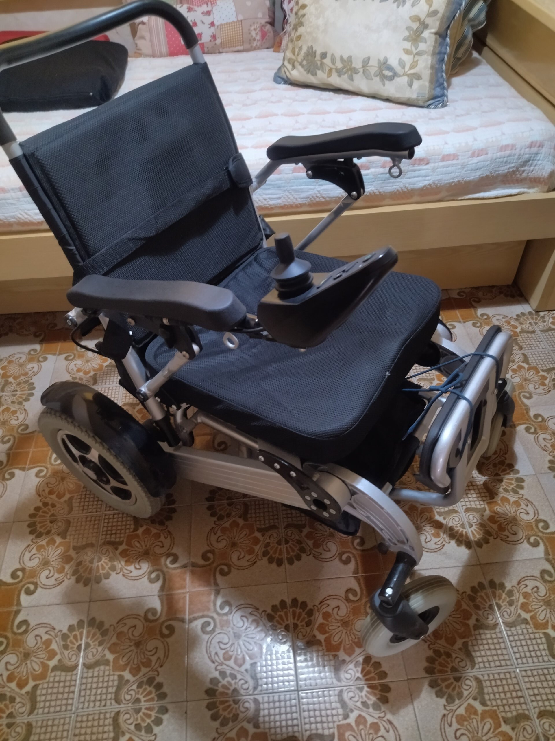 Silla de ruedas eléctrica todo terreno