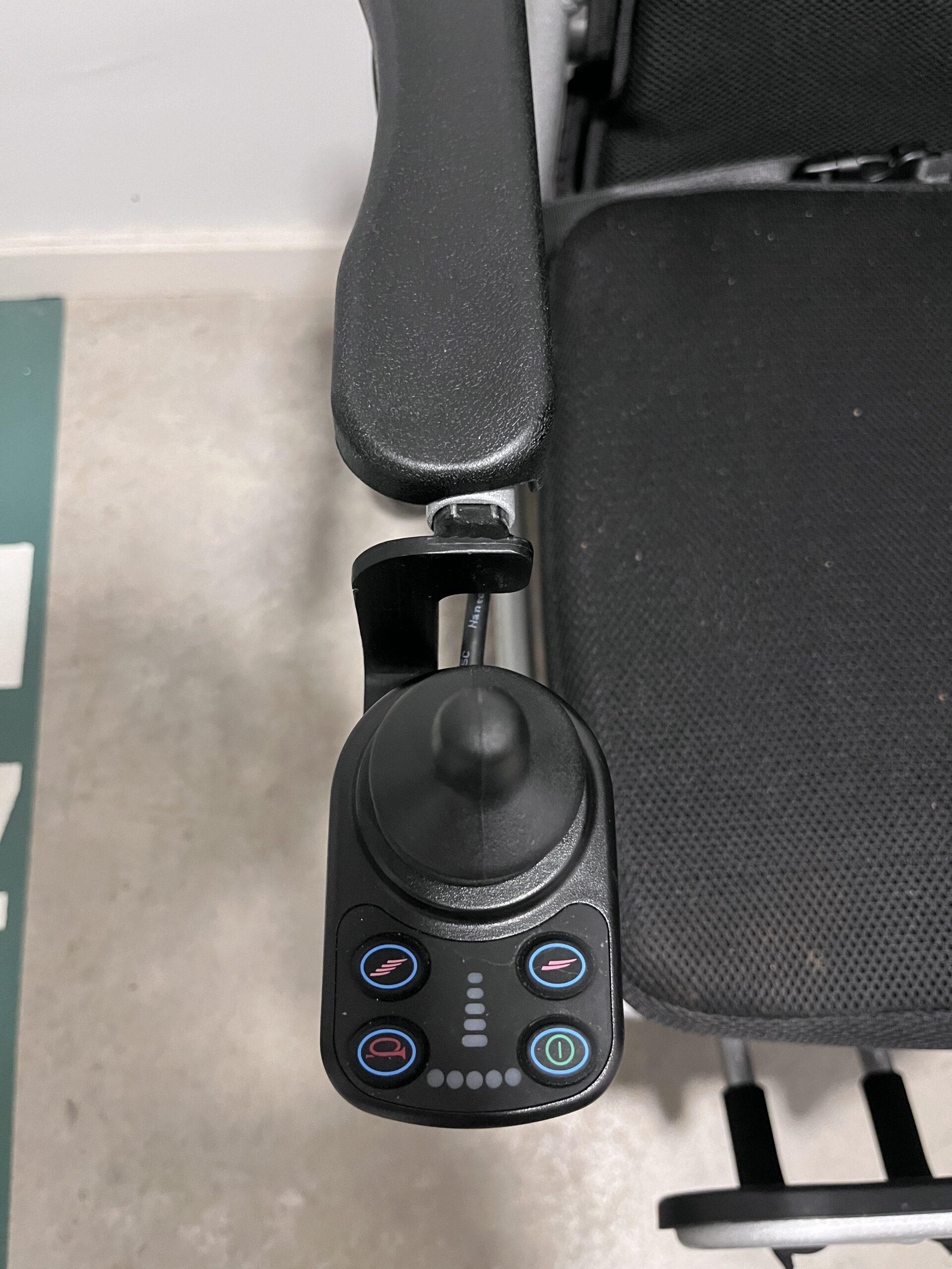 Silla de ruedas eléctrica W5517