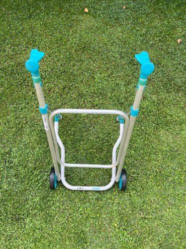 Andador plegable Forta de aluminio