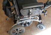 Dos sillas de ruedas eléctricas de segunda mano