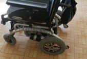 Dos sillas de ruedas eléctricas de segunda mano