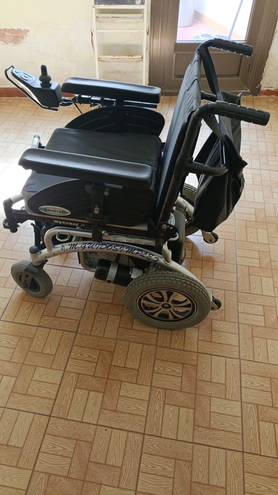 Dos sillas de ruedas eléctricas de segunda mano
