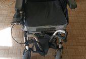 Dos sillas de ruedas eléctricas de segunda mano