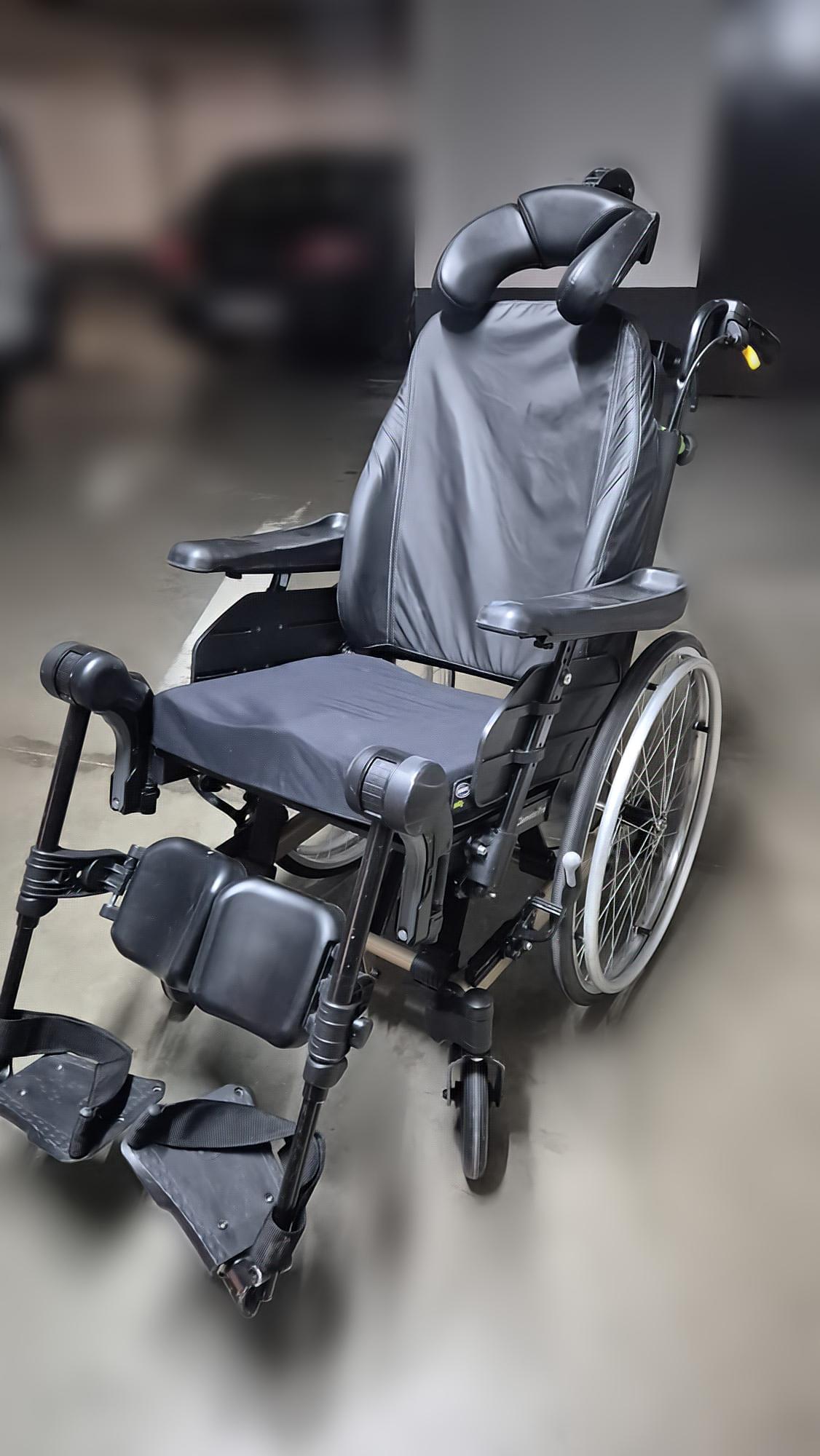 Silla de ruedas basculante