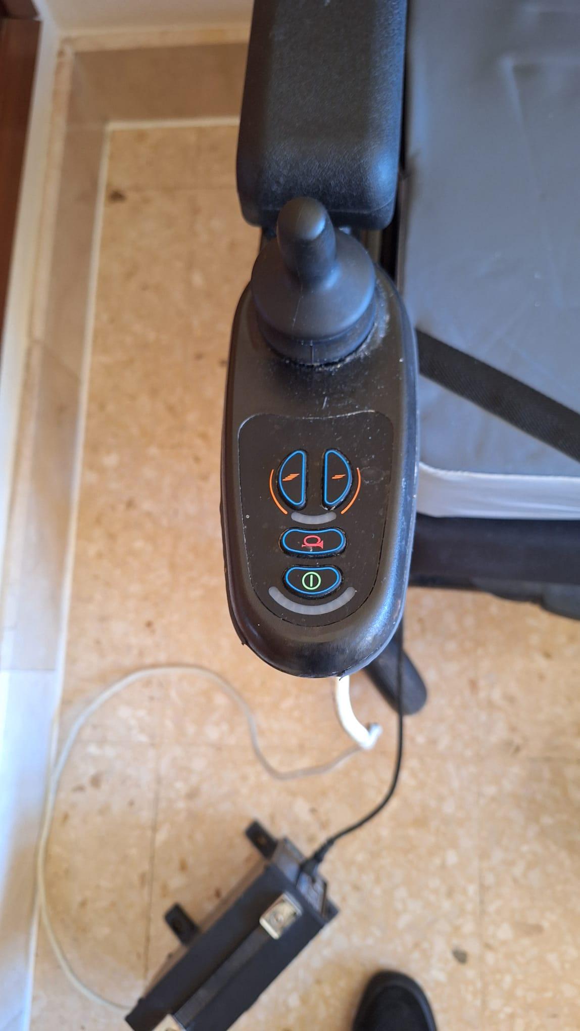 Silla de ruedas eléctrica seminueva