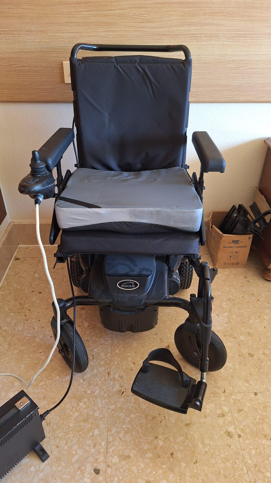 Silla de ruedas eléctrica seminueva