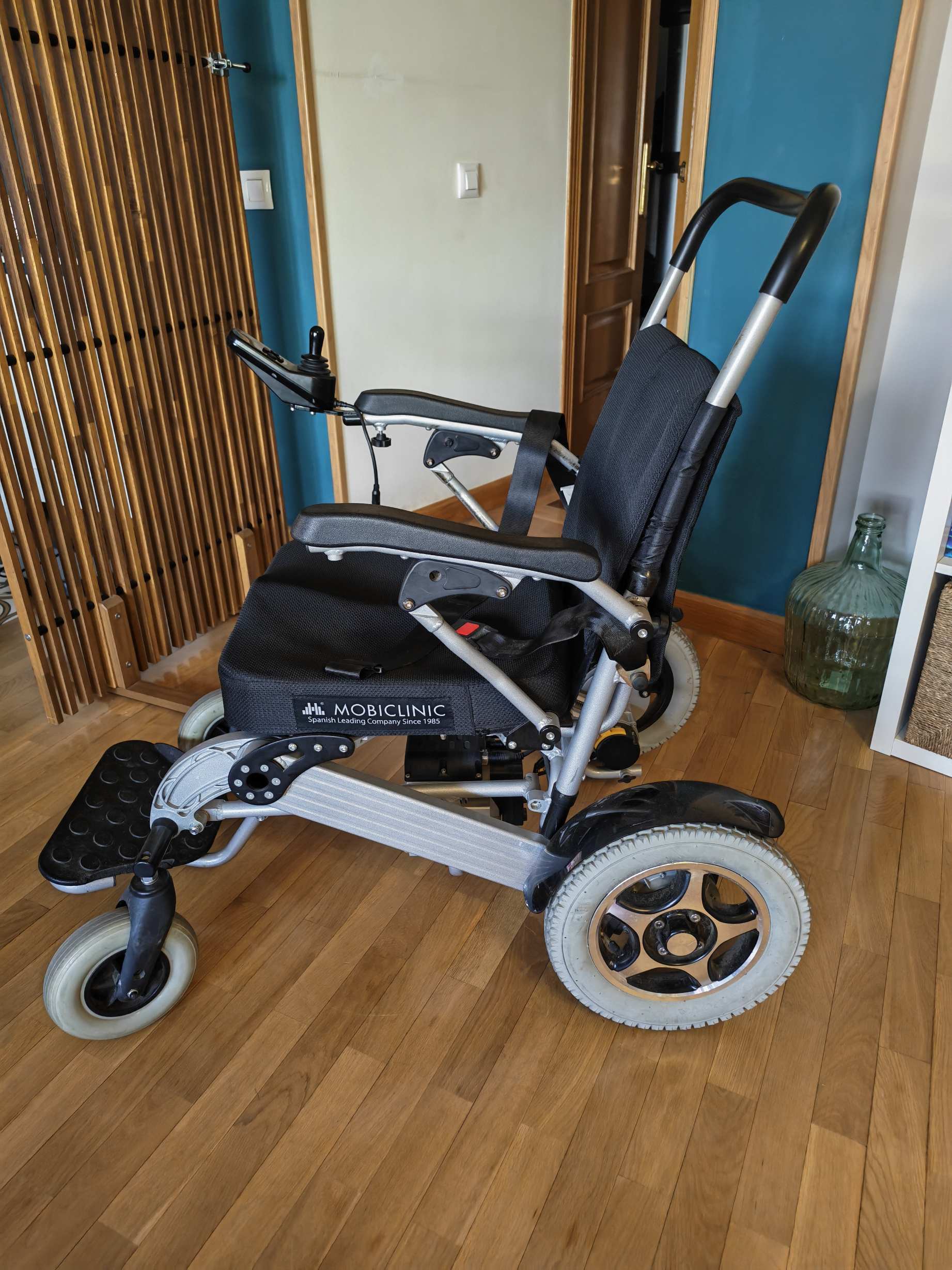Silla de ruedas eléctrica Mobiclinic Troya Plus de ocasión