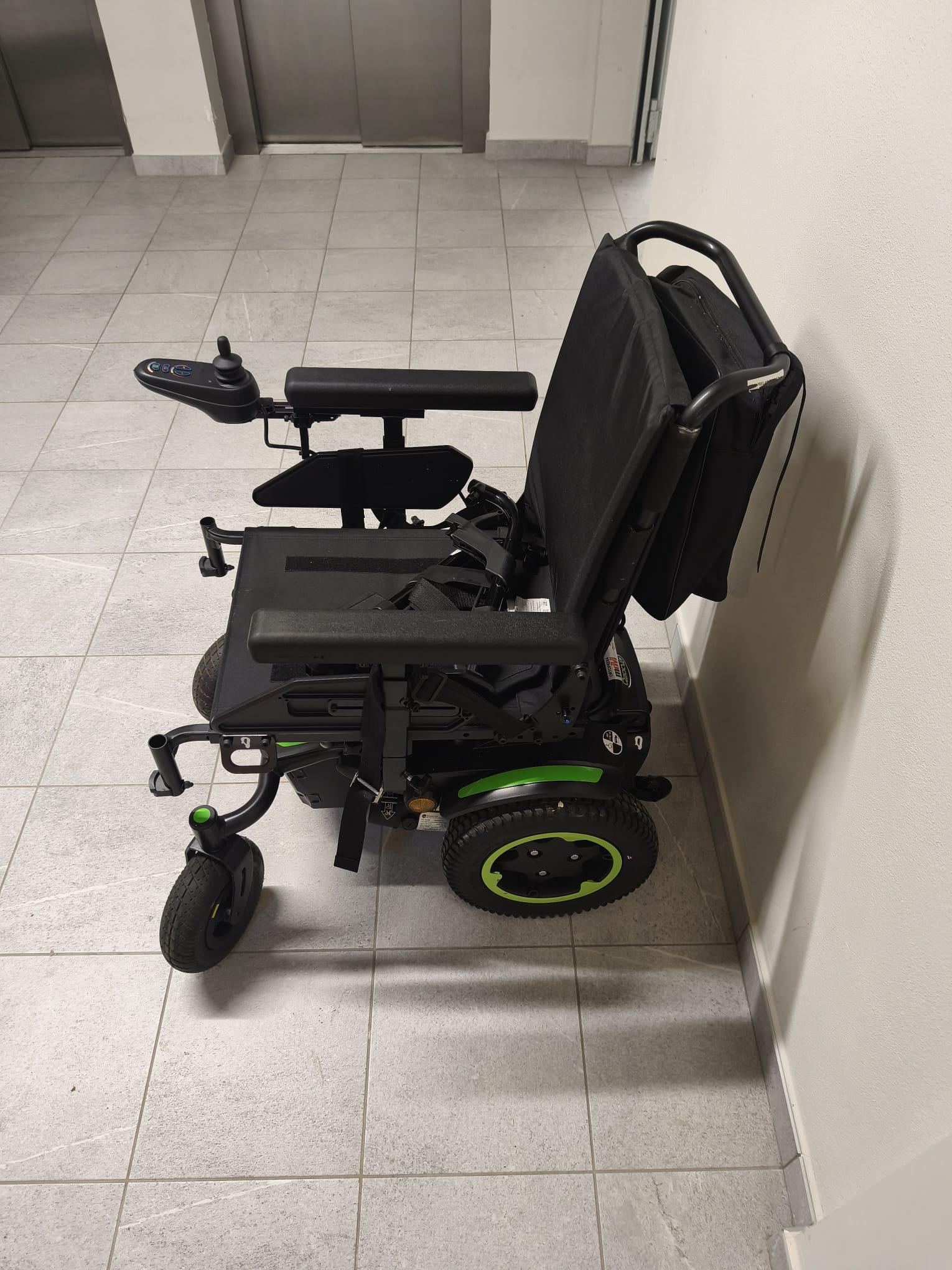 Silla de ruedas eléctrica Quickie Q200 R de segunda mano