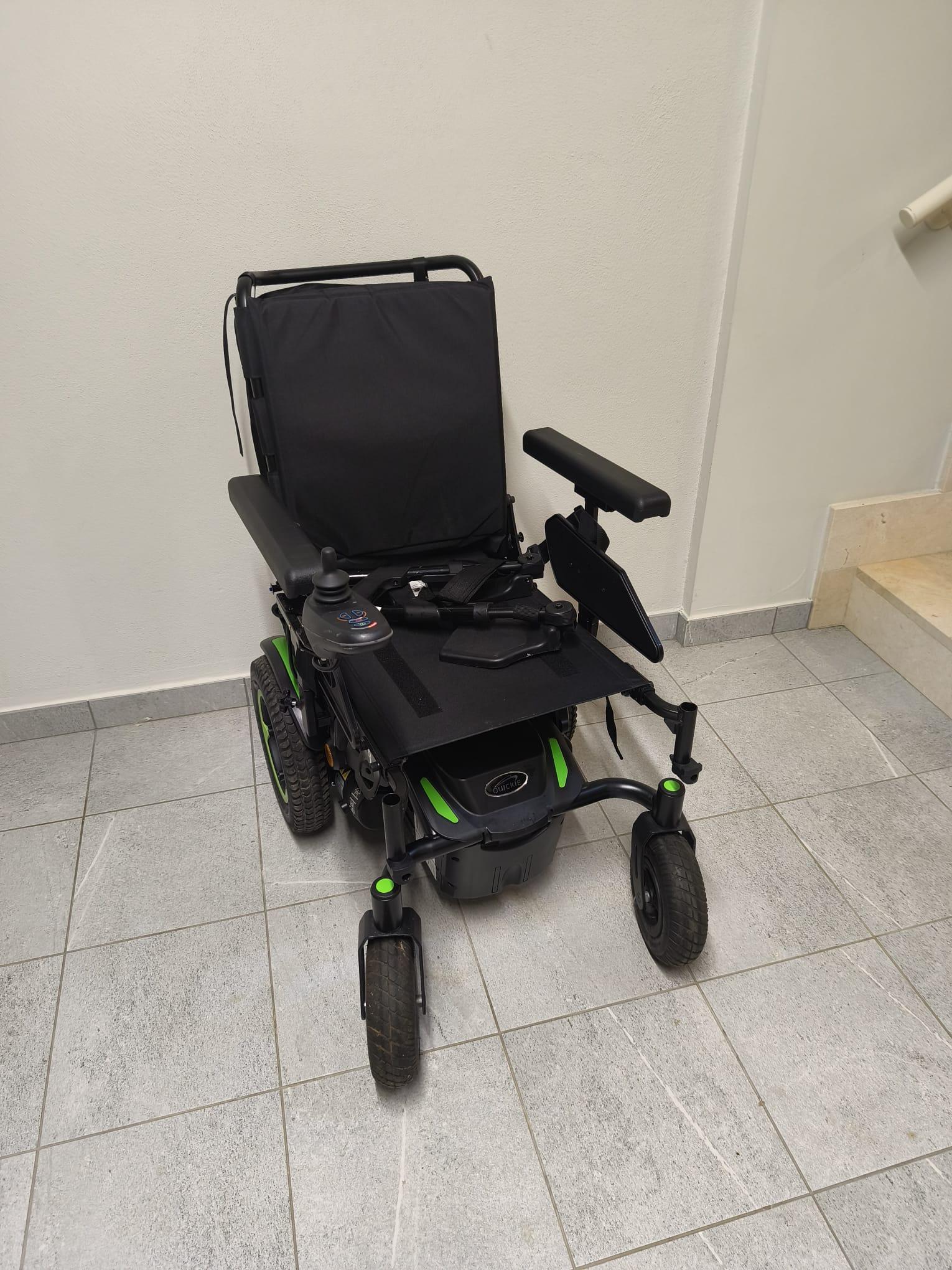 Silla de ruedas eléctrica Quickie Q200 R de segunda mano