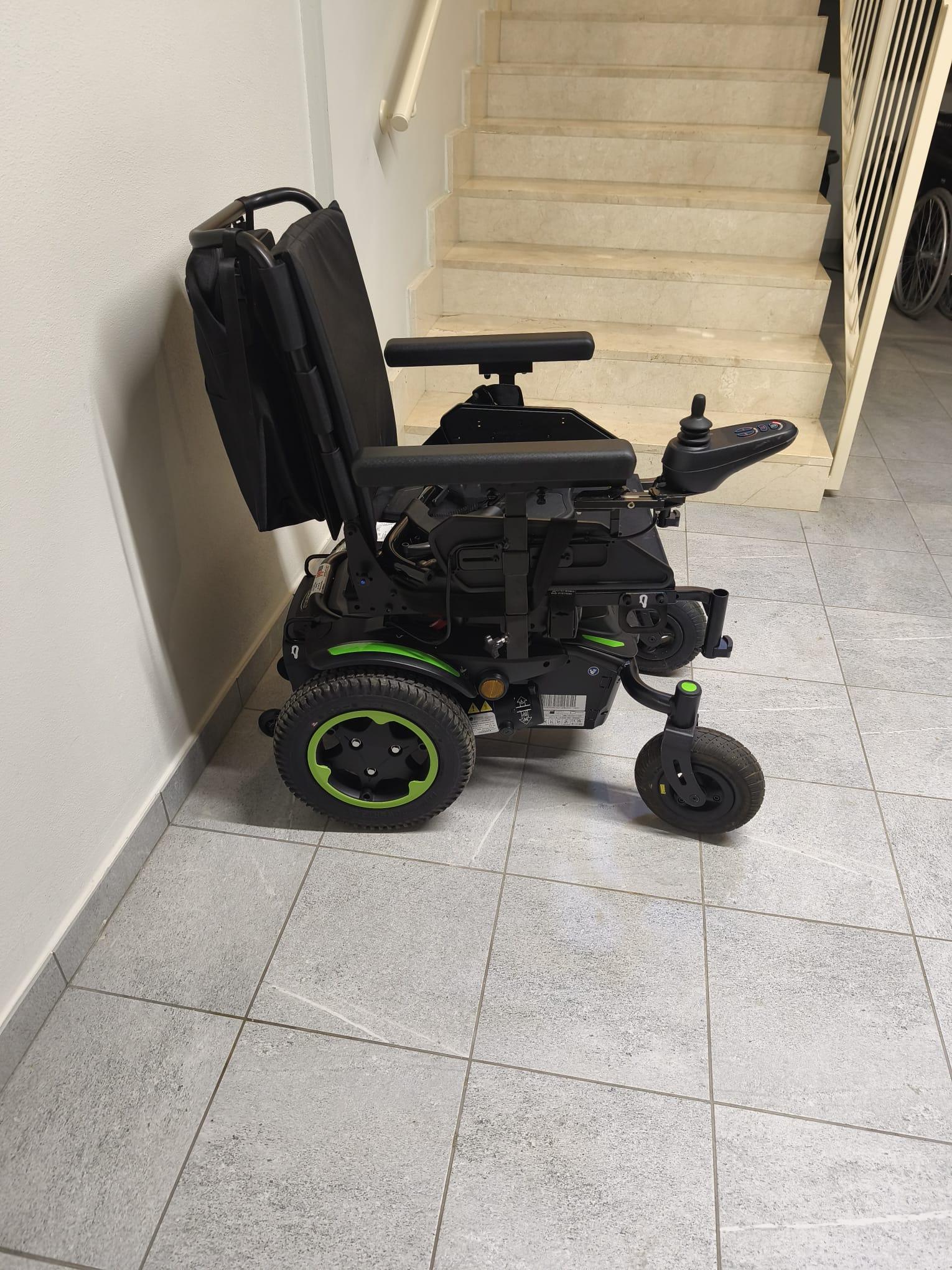 Silla de ruedas eléctrica Quickie Q200 R de segunda mano